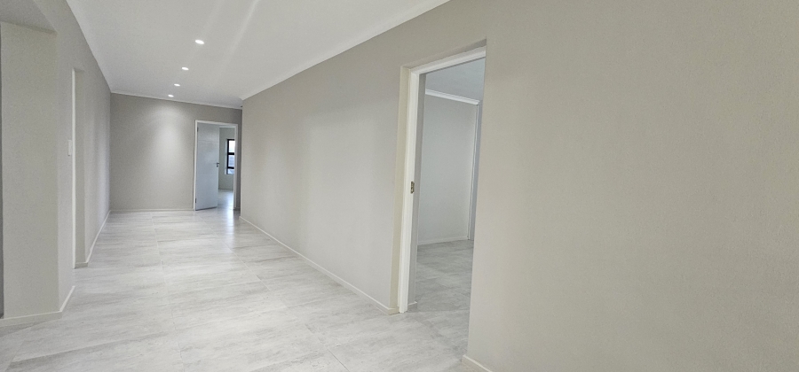 5 Bedroom Property for Sale in Myburgh Park Western Cape